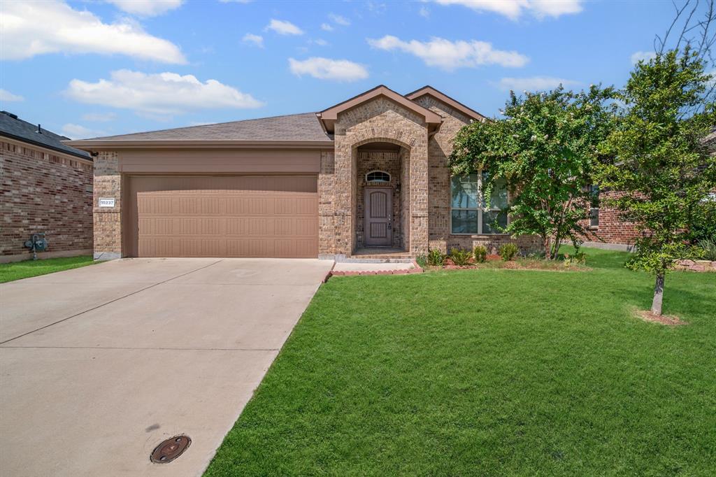 Welcome to this beautifully maintained 1,700sq' single story home, perfectly nestled in a quiet family-friendly neighborhood just north of Booming Fort Worth. With 3 spacious bedrooms and 2 full bathrooms, this home offers a comfortable and functional layout ideal for families, first time buyers, or those looking to downsize without sacrificing.

Once inside you will find an inviting open concept living area with abundant natural light, a modern kitchen with ample cabinetry and a cozy area for dining. The primary suite features a walk-in closet, a private en-suite bath, while the wo additional bedrooms offer flexibilities for kids, guests or a home office.

Located minutes from highly ranked local schools, expansive parks, shopping and dining, this house combines suburban ease and convenience with access to everything Fort Worth has to offer.