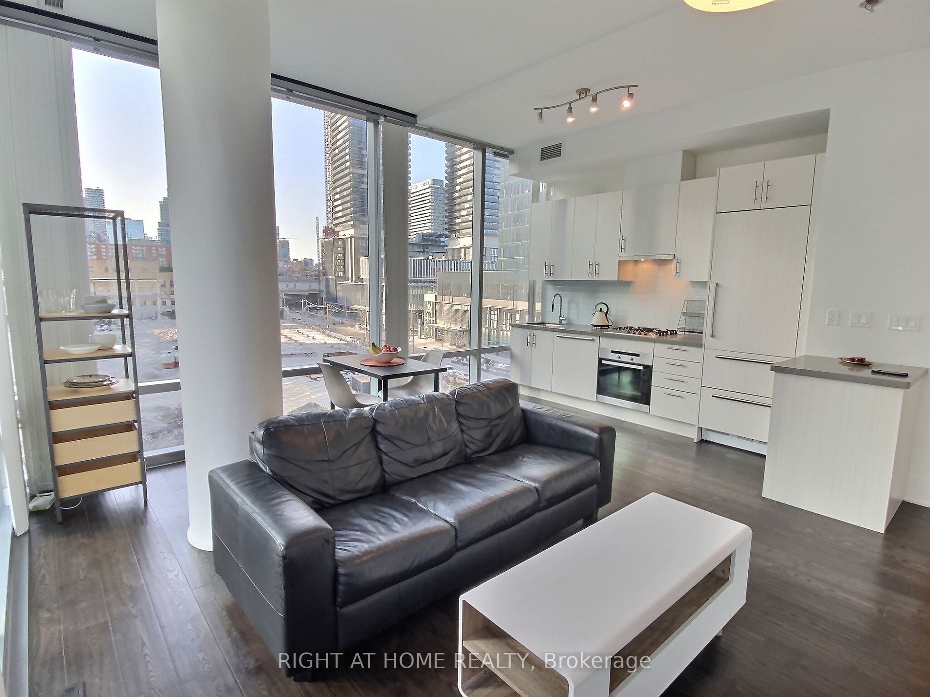 39 E Queens Quay 641