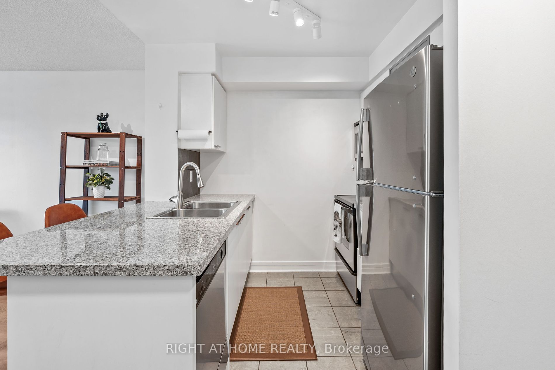 16 Harrison Garden Blvd 209