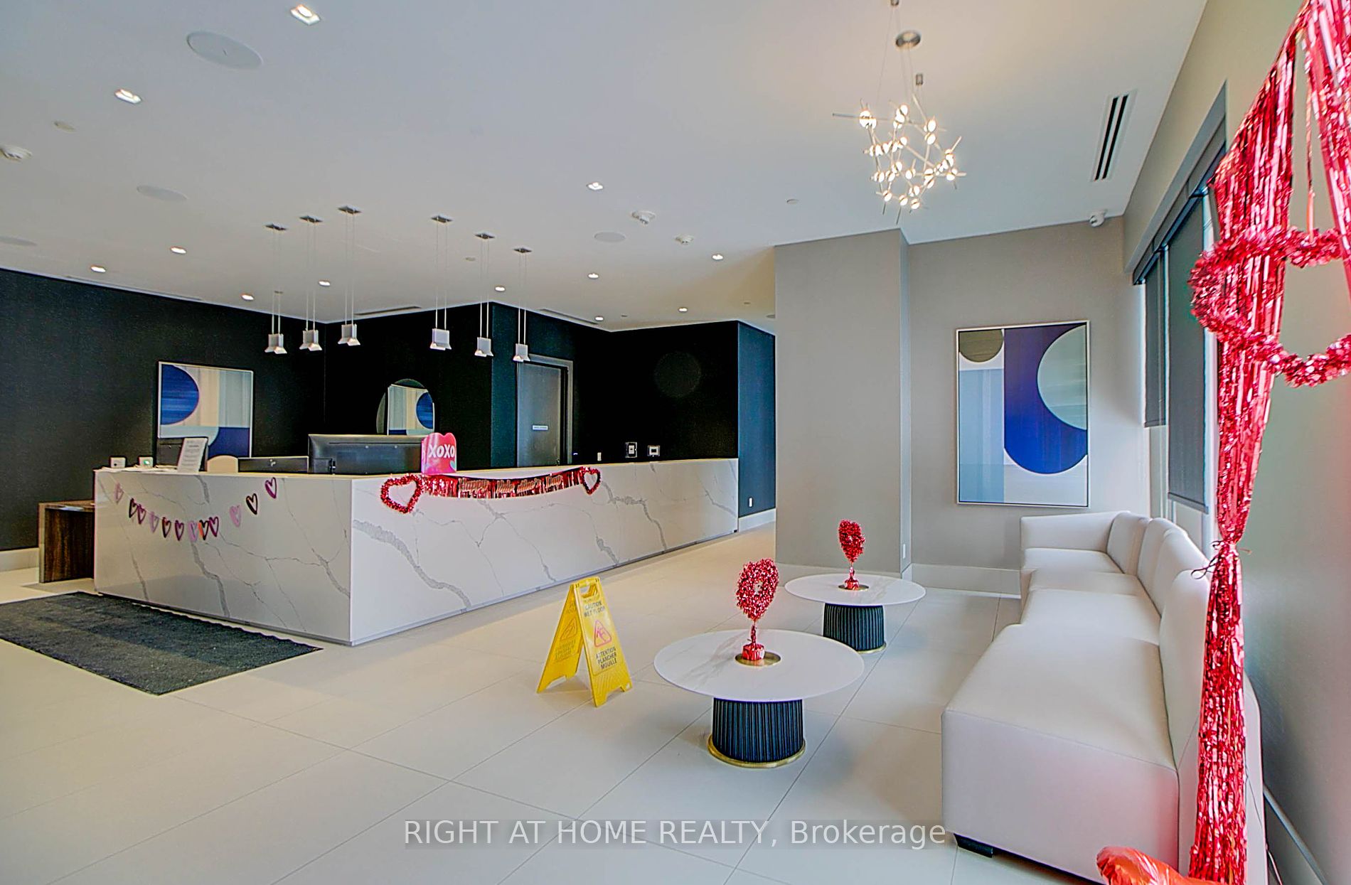 2550 N Simcoe St 2407