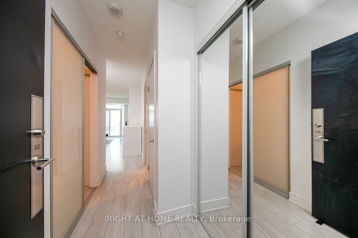 525 W Adelaide St 932