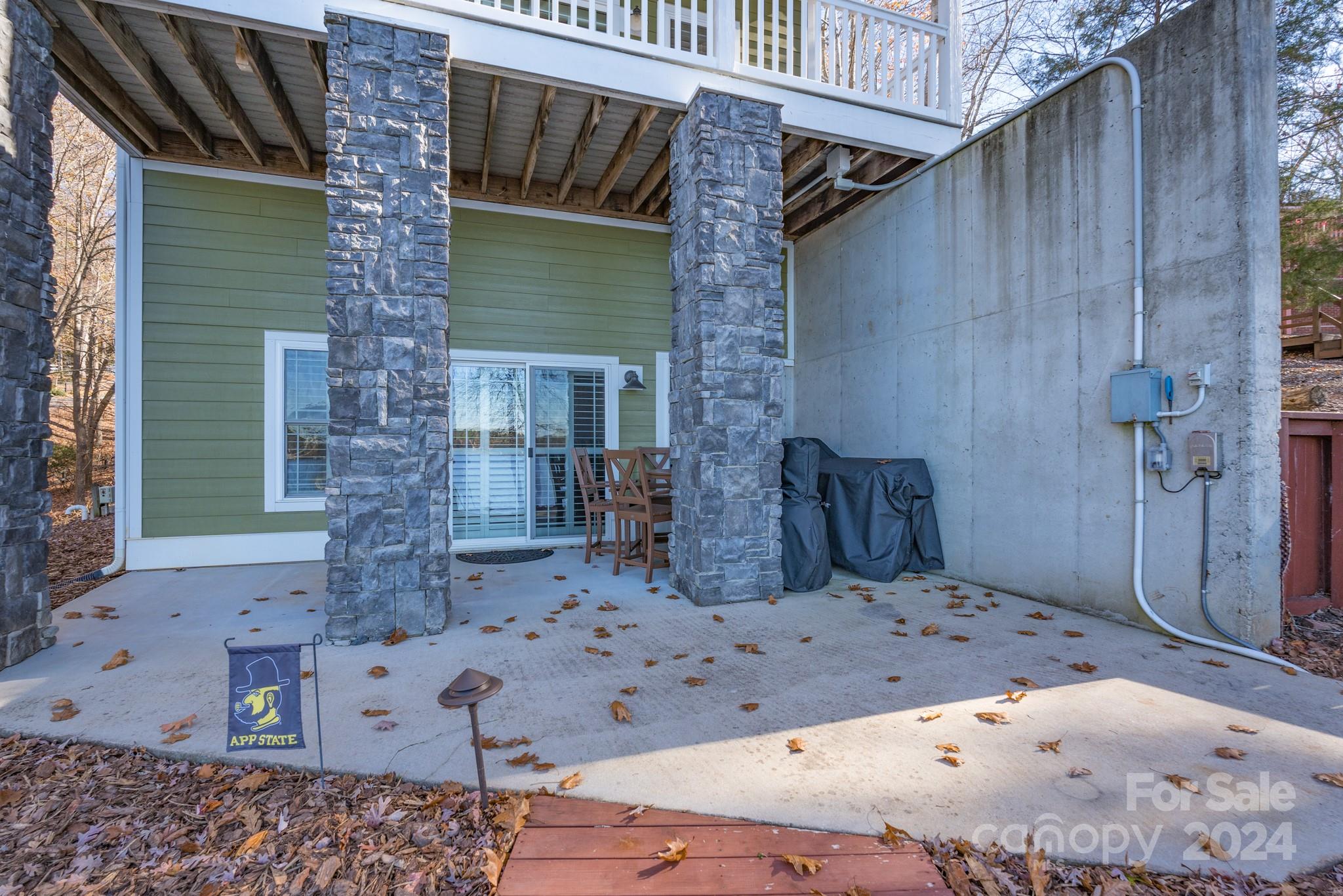 638 Deerfield Road