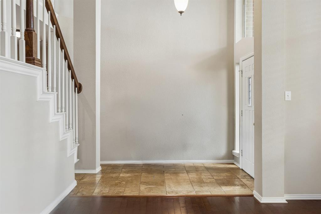 1105 Easton Lane
