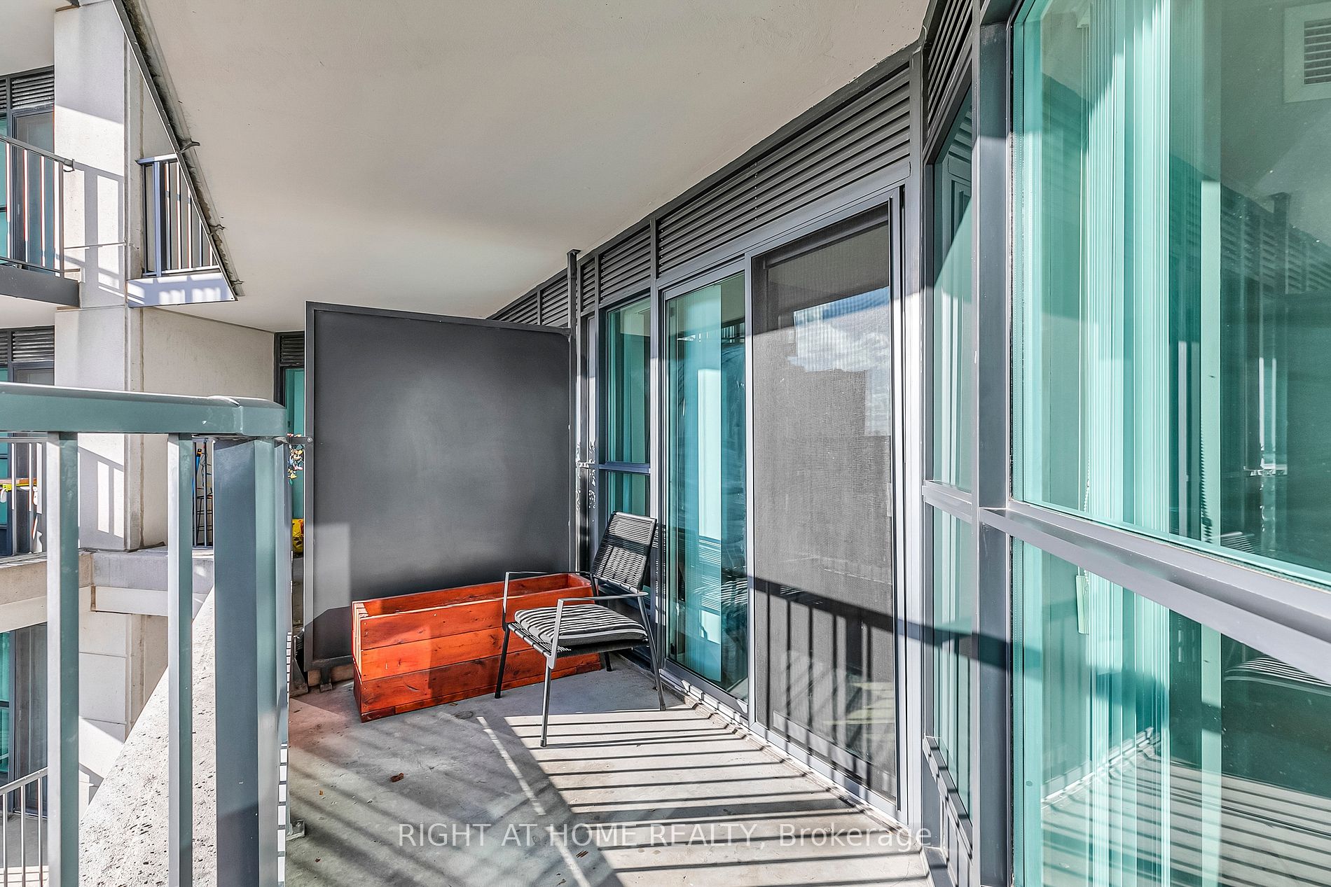 185 Oneida Cres 320
