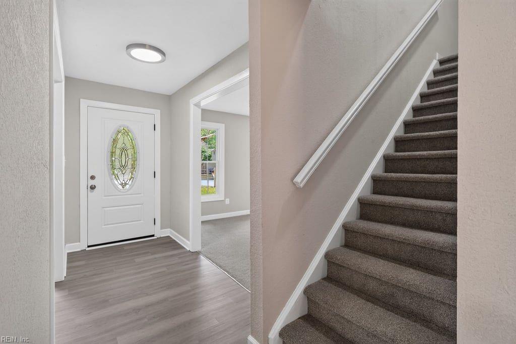 112 W Rexford Drive