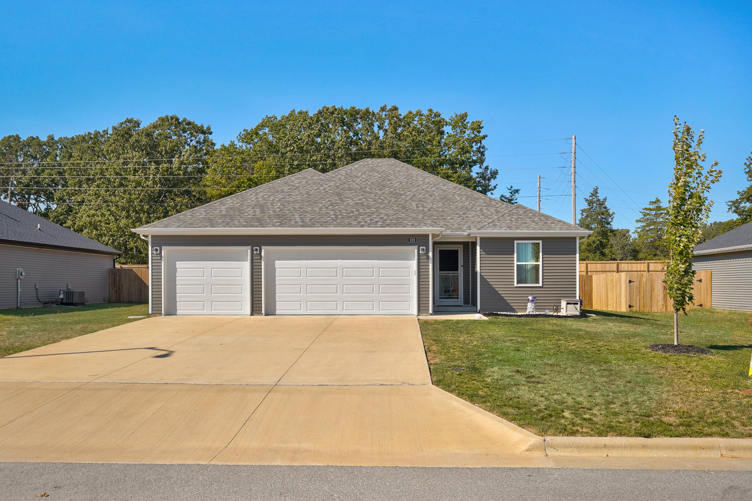 529 W Oak Lawn Street