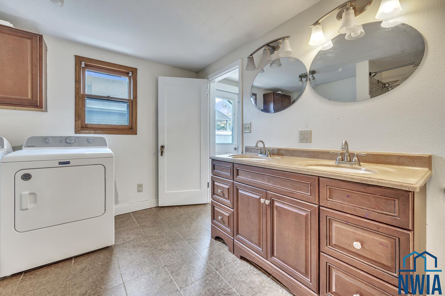 607 Albany Avenue Ne