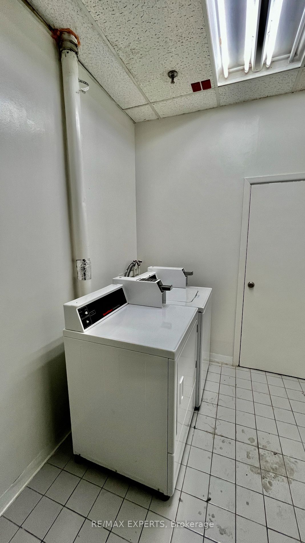8 S Main St 402