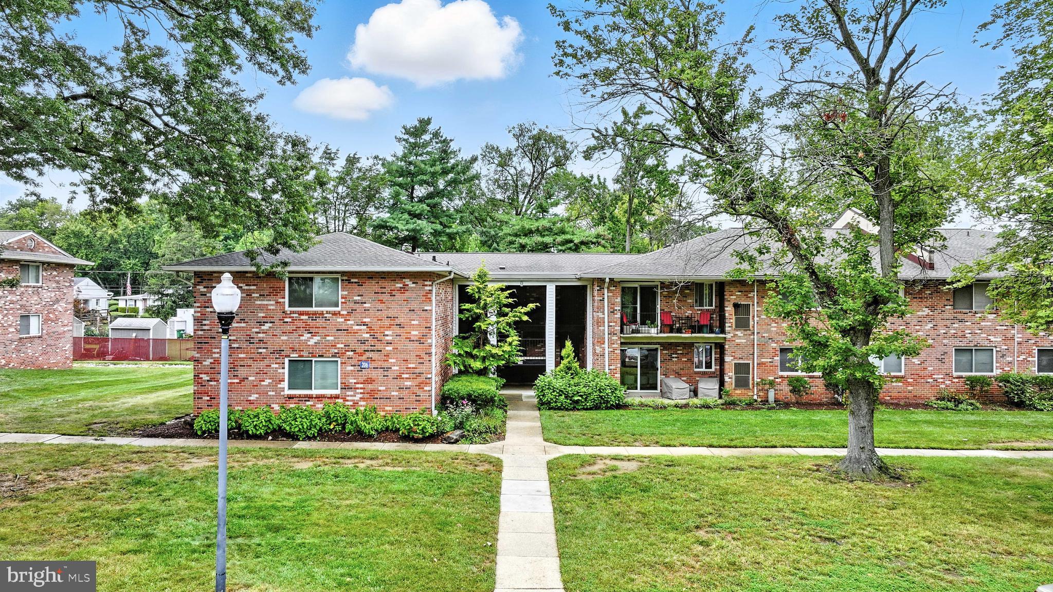 206 Victor Parkway 206F