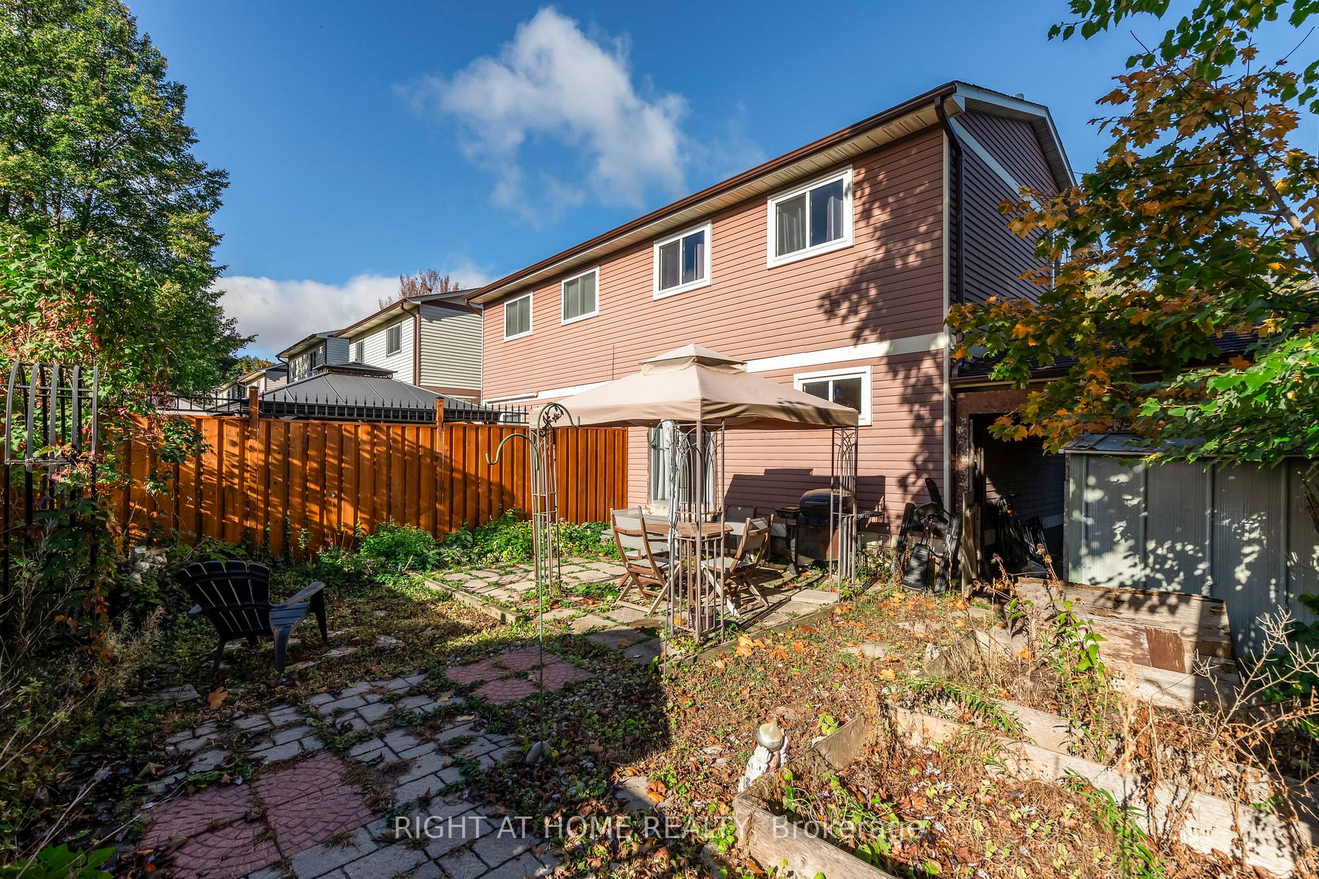 233 W Cundles Rd