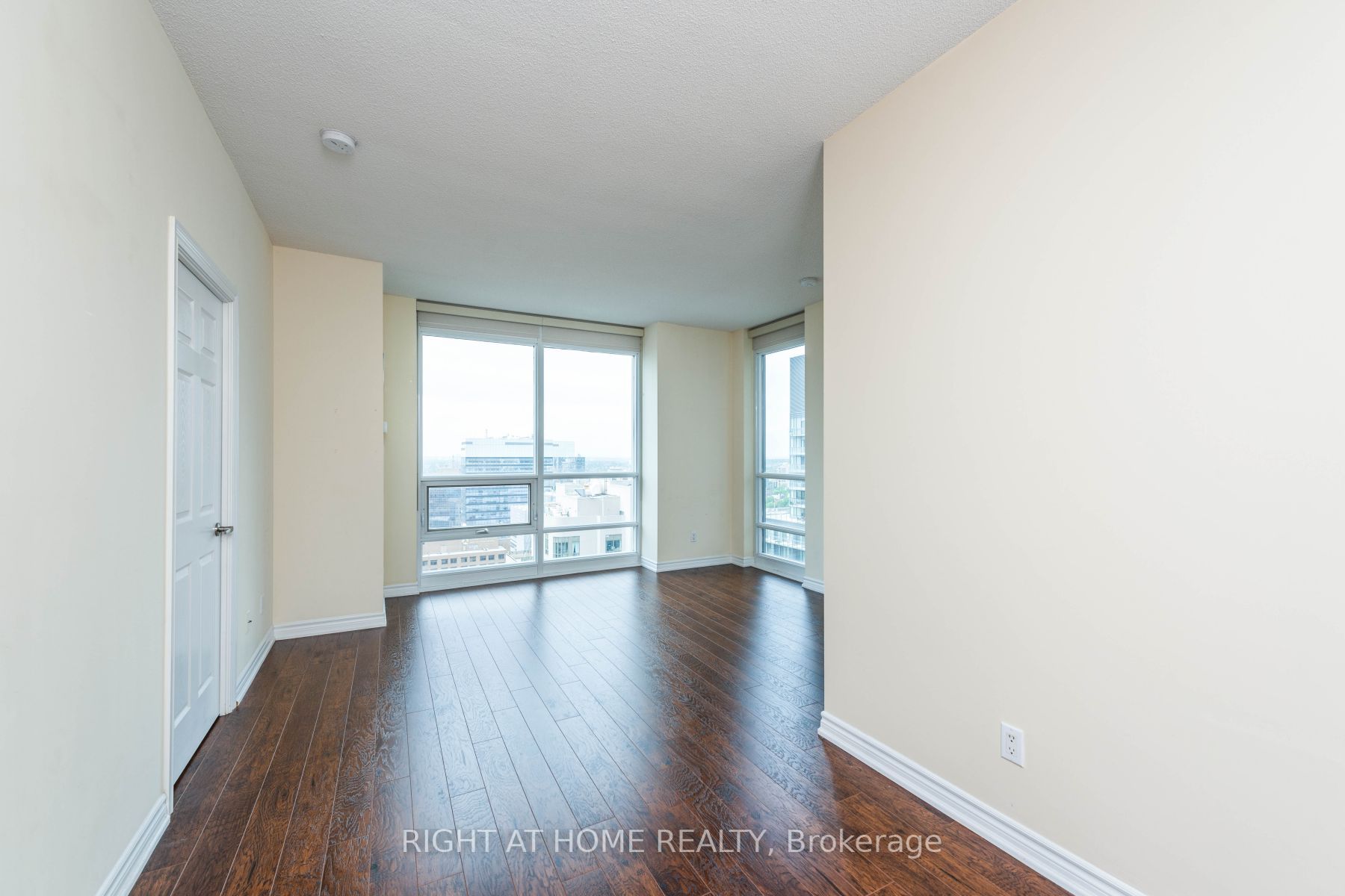 761 Bay St 2512