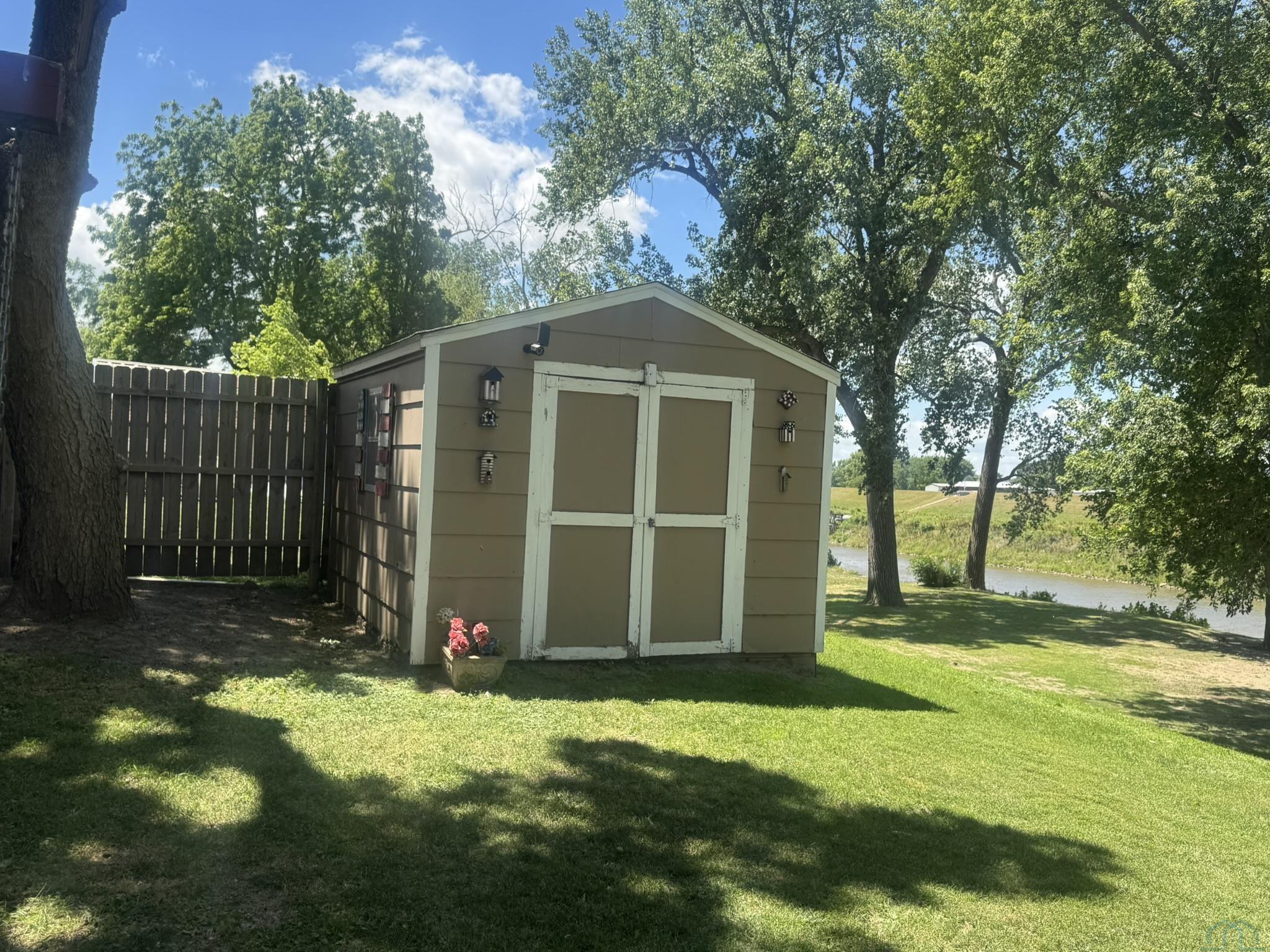 1121 River Drive