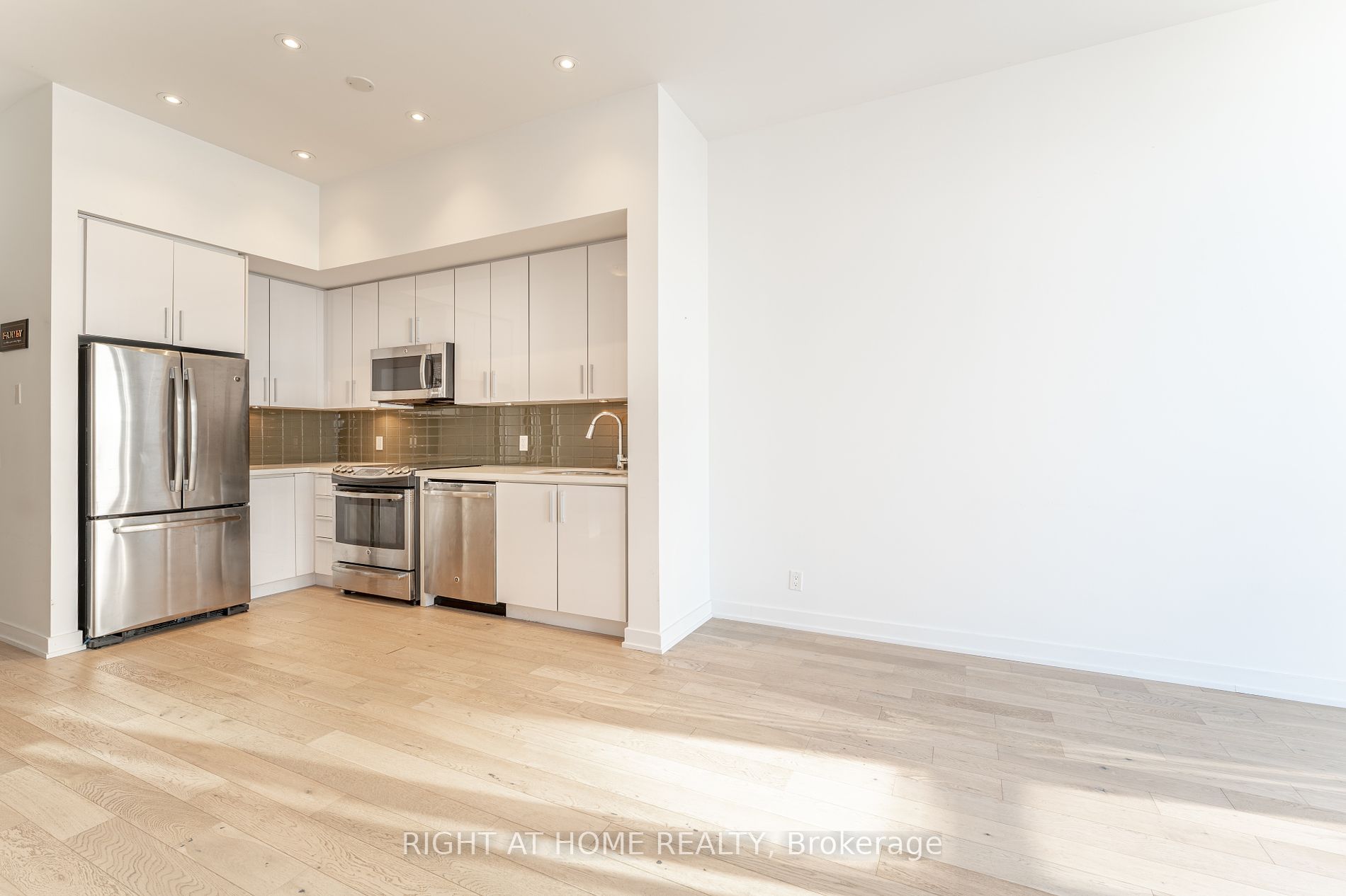 2212 W Lake Shore Blvd Ph06