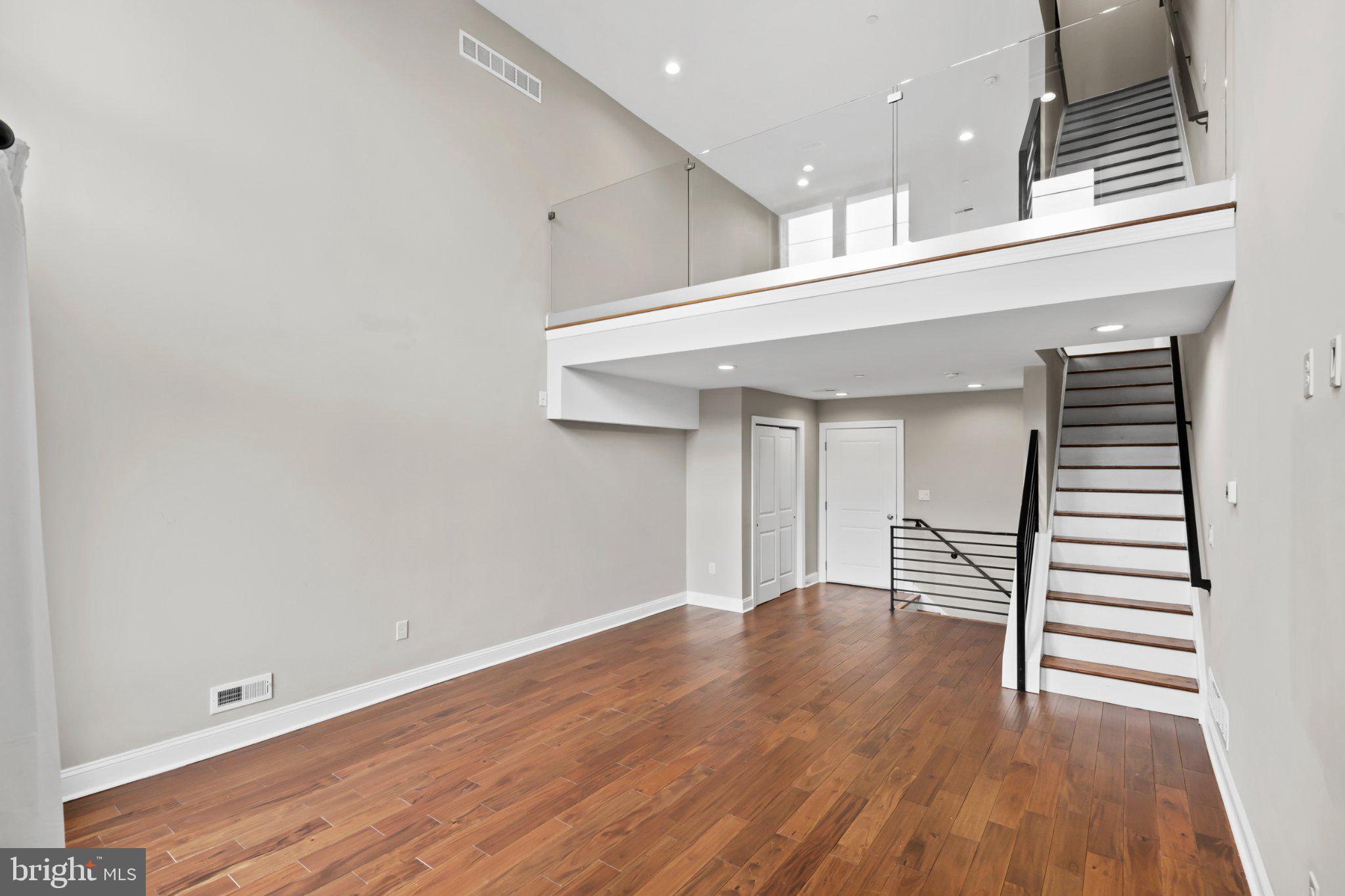 1600 N Bodine Street