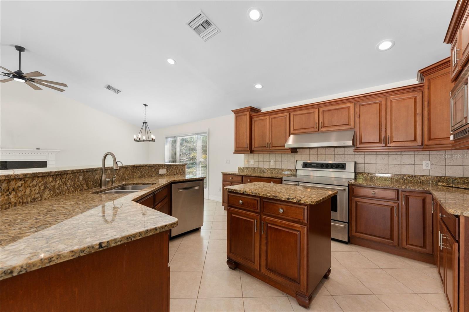 1591 Chestnut Court W