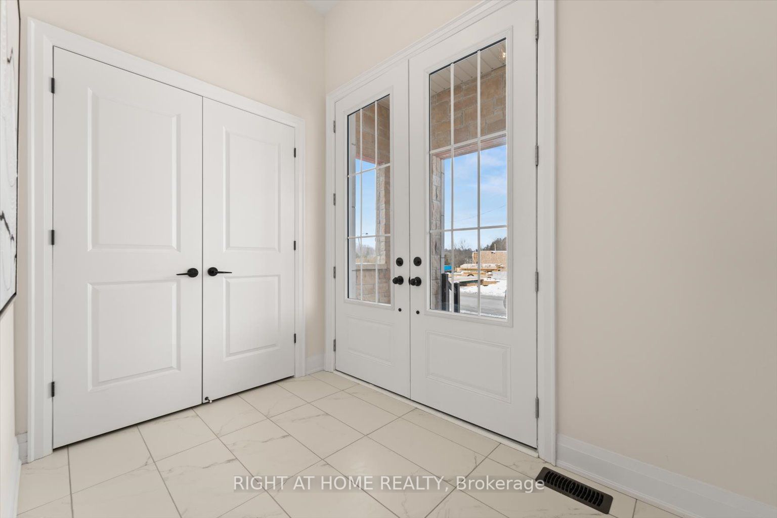 51 S Bowline Vista St