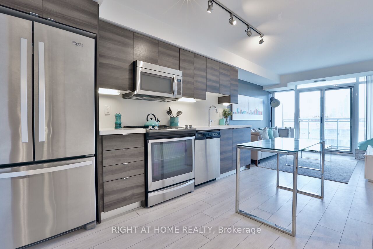 525 W Adelaide St 1622