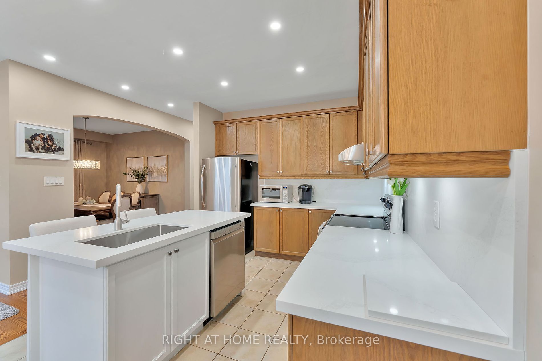 20 Mansard Dr