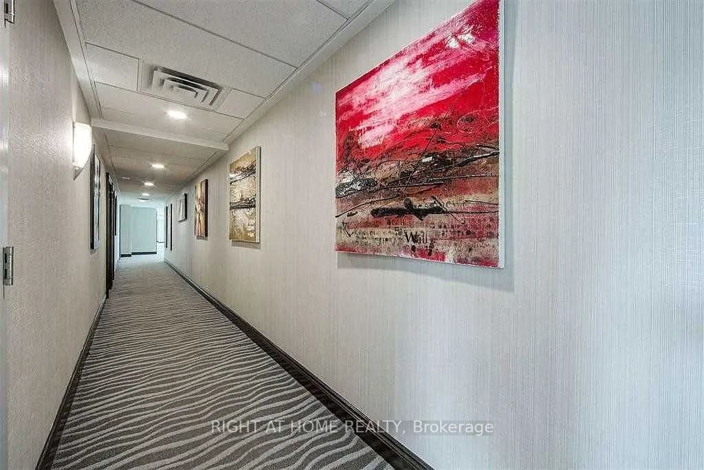 19 Grand Trunk Cres 305