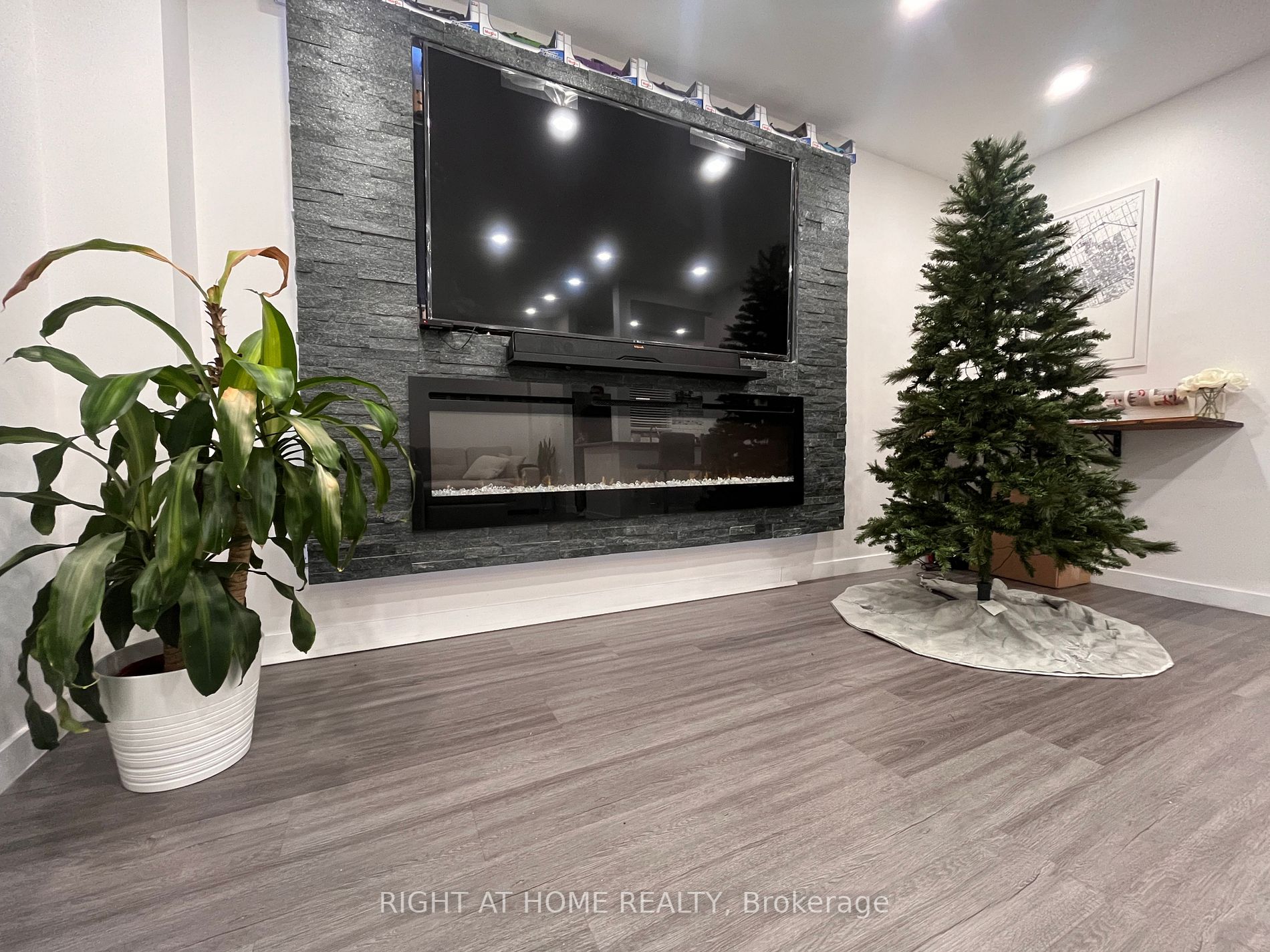 70 Fairmeadow Pl Upper