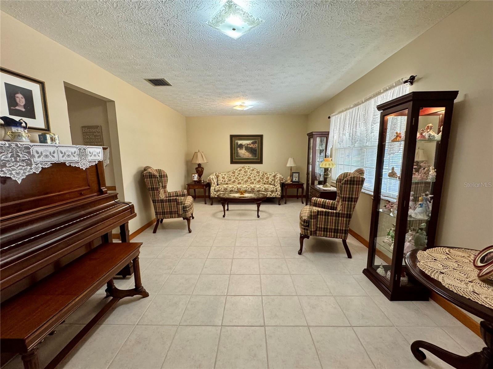 827 Strawberry Lane