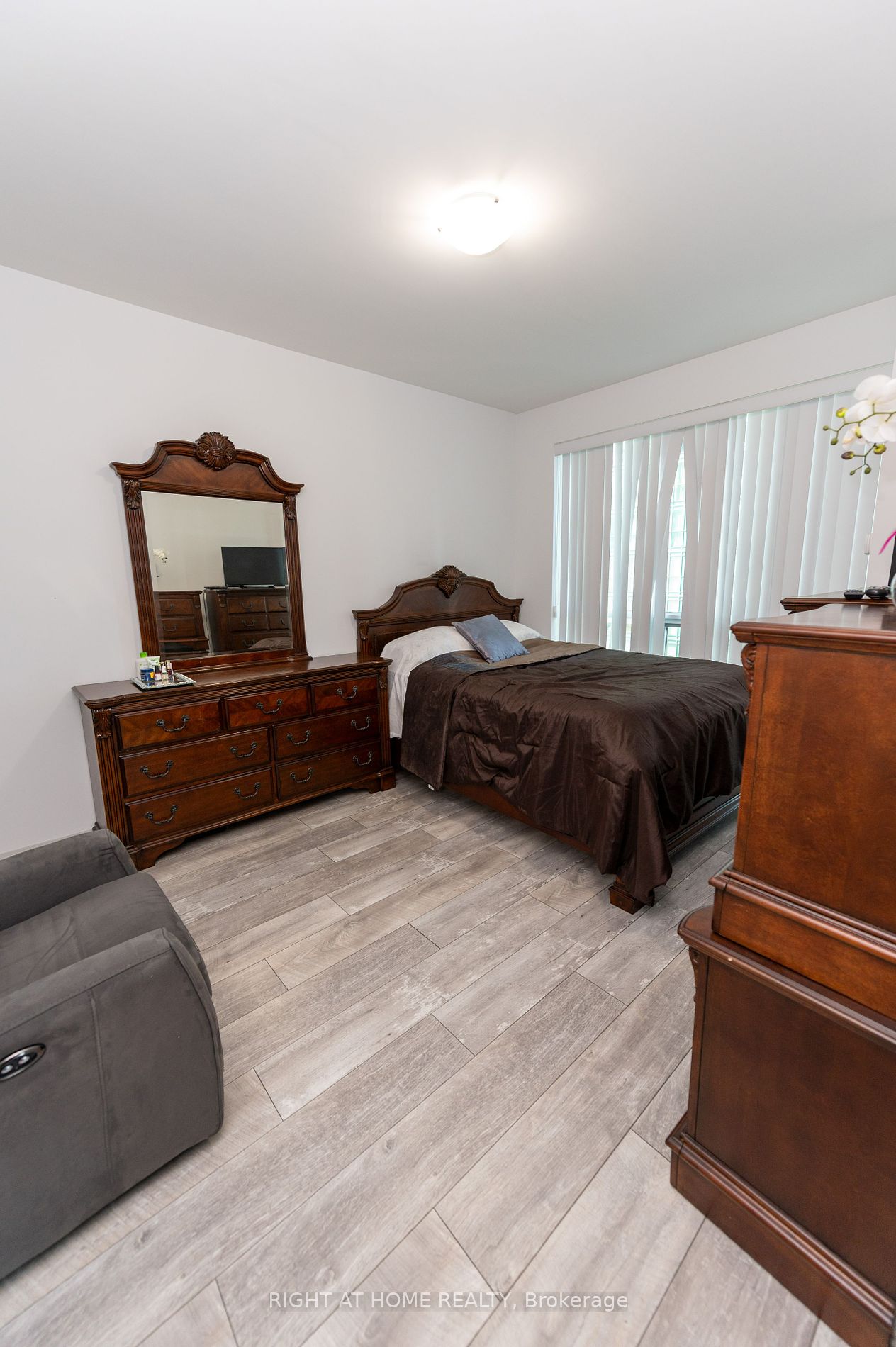 9 Bogert Ave 807