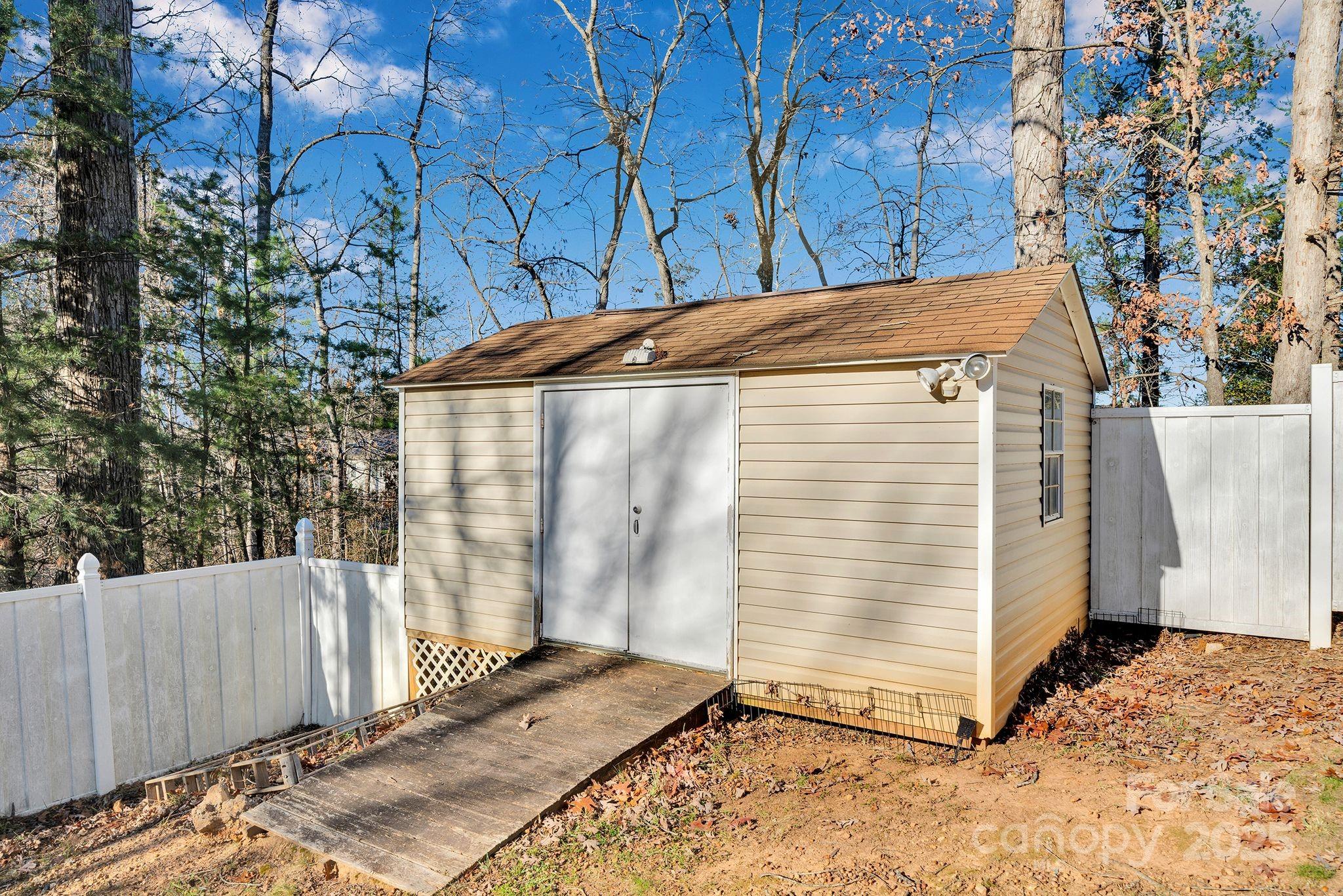 7713 Red Robin Trail