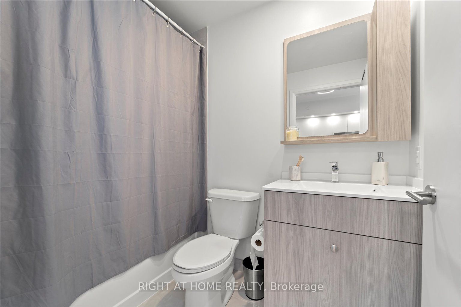 75 Canterbury Pl 2317