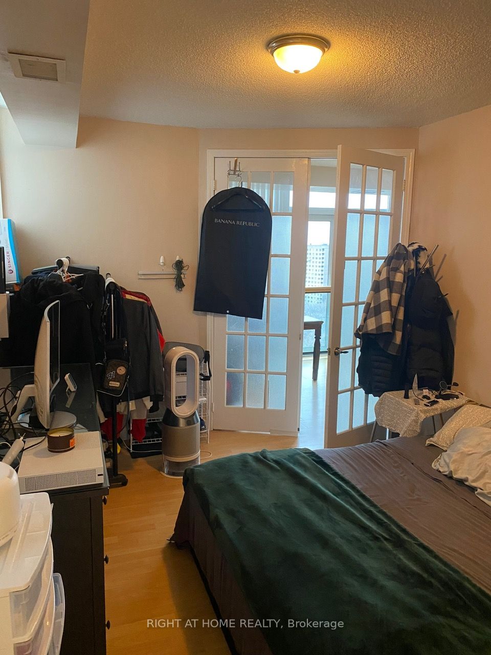 200 E Burnhamthorpe Rd 1504