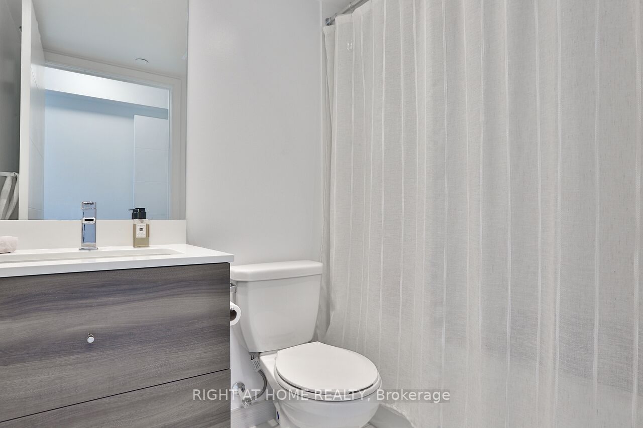 525 W Adelaide St 1622