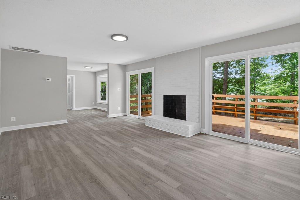 112 W Rexford Drive