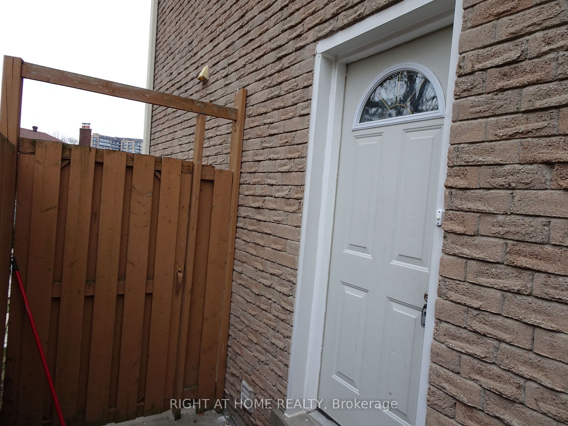 22 Ecclesfield Dr Bsmt