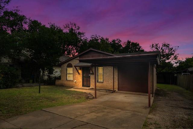 Come check out this newly renovated home only 7 minutes away from the Stockyards and 10 minutes away from downtown Fort Worth. Walk into this well maintained 3 bed and 2 bath home that provides lots of natural lighting throughout the open floor plan. Sellers installed new flooring in the bedrooms and bathrooms along with freshly new paint throughout the entire house. This home has access to 3 carports, 2 storage units, and new fence toward the backside of the property. Don't want to miss on this opportunity as it won't last long! Come on over and tour today!
Buyer is responsible for purchasing new survey.