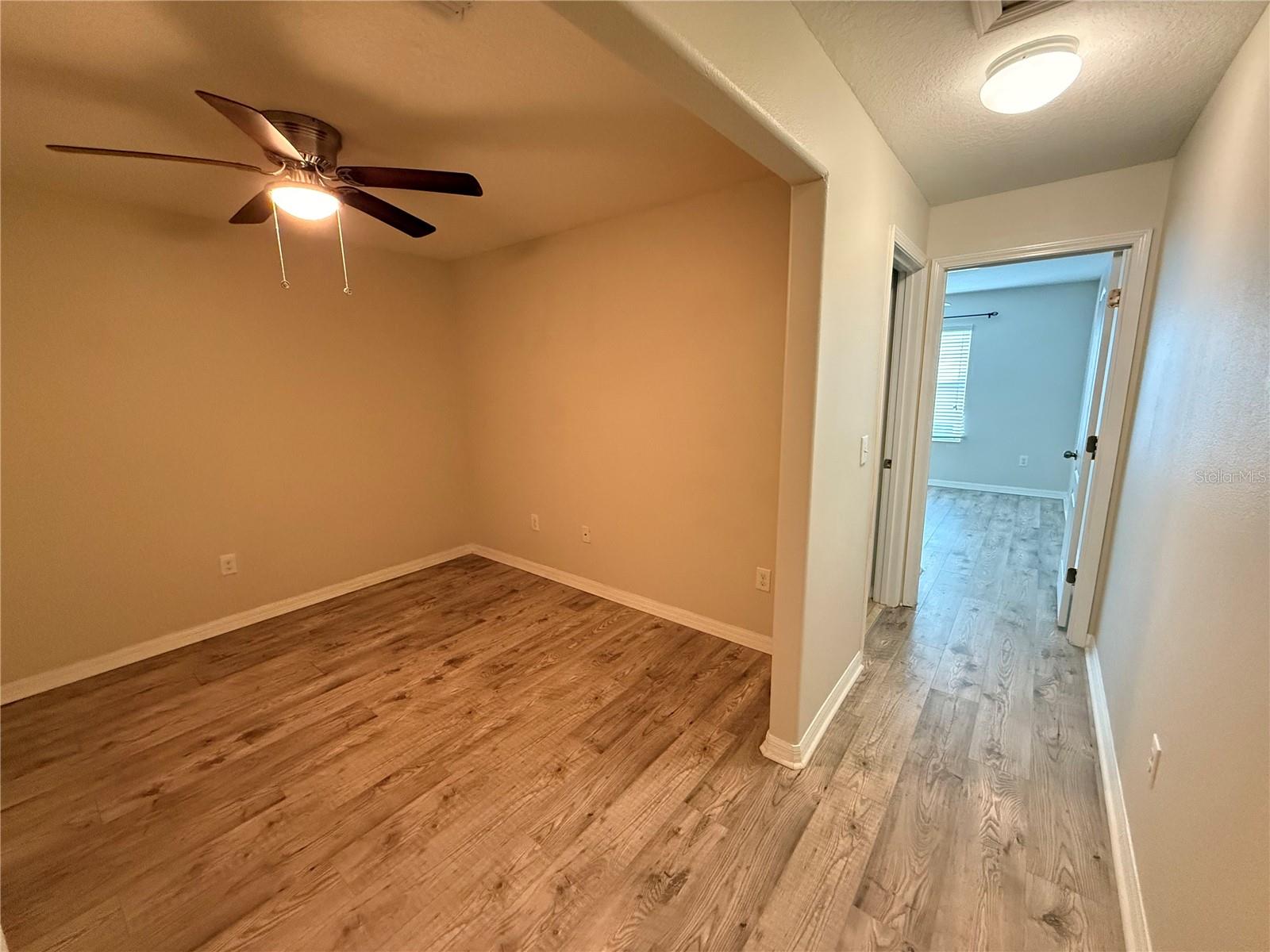 9854 Trumpet Vine Loop 9854