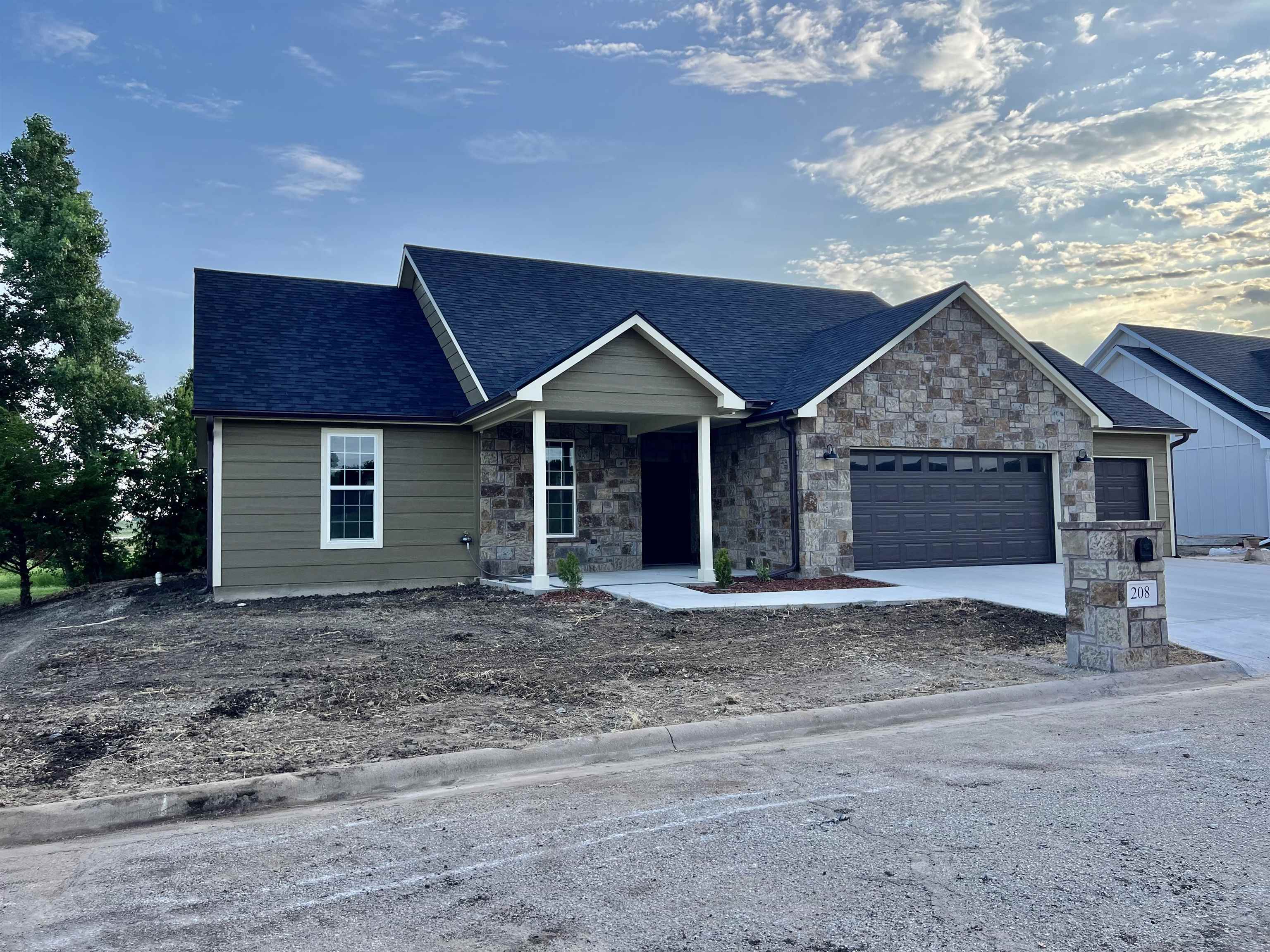 208 Castle Pines Dr