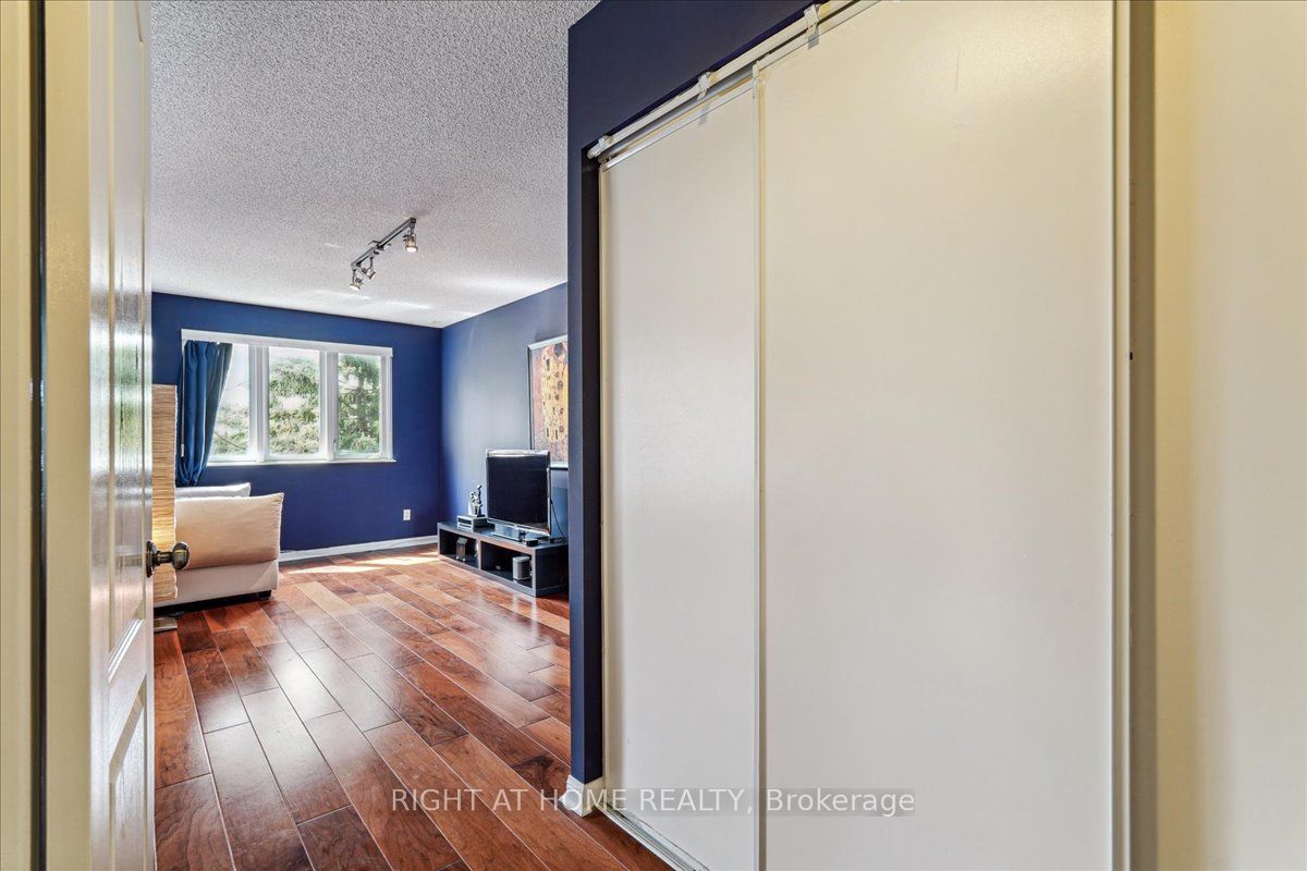 1881 Mcnicoll Ave 558