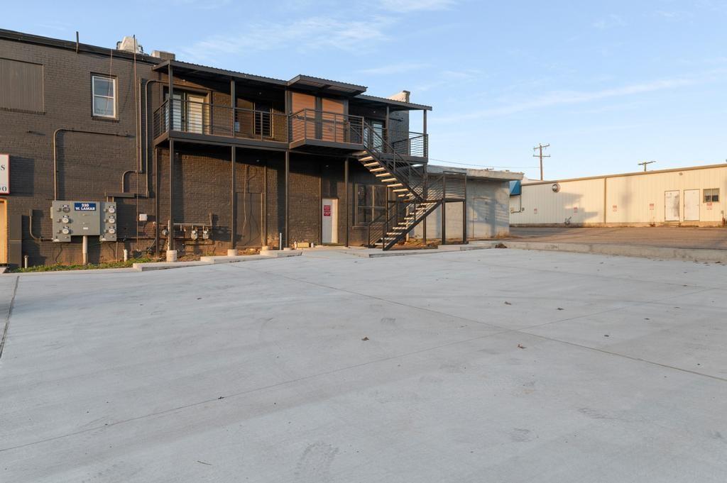 330 W Lamar Street 202