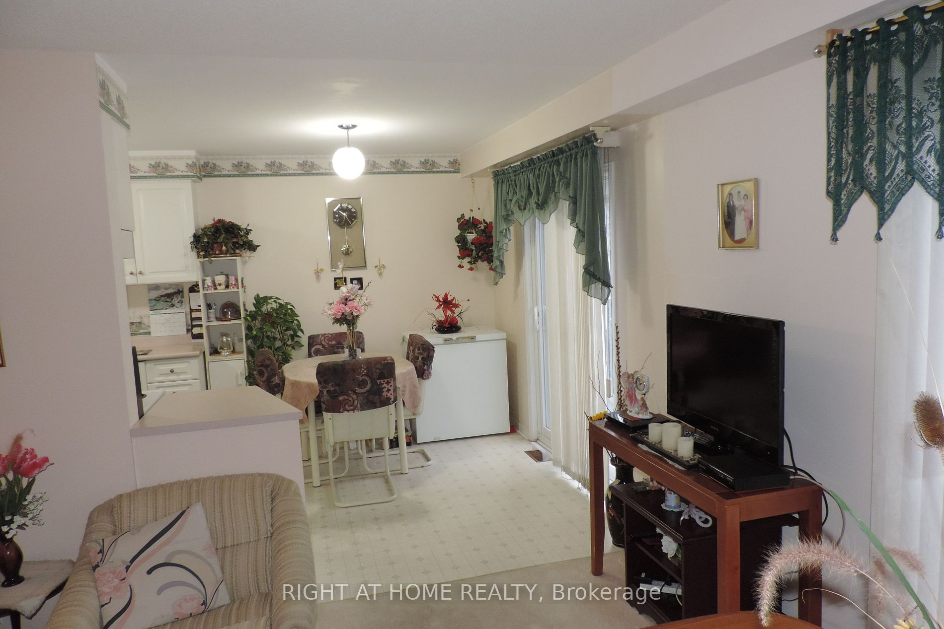 1345 Altona Rd 19