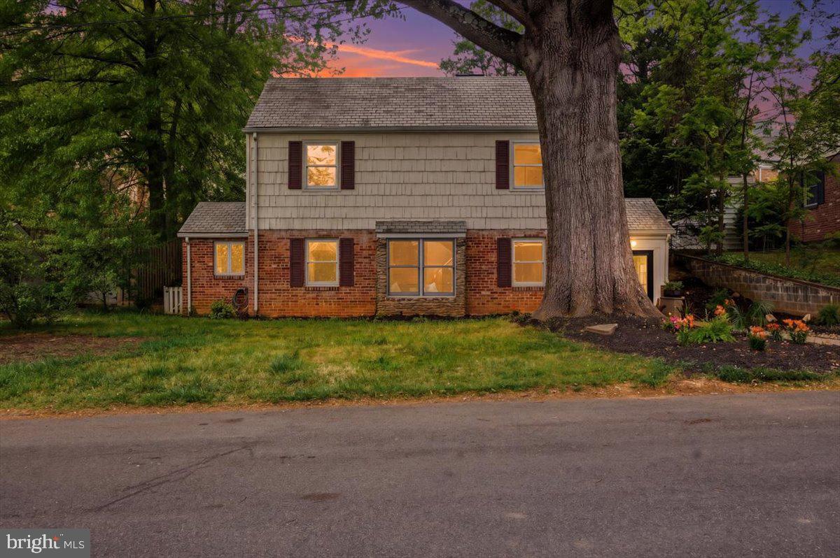 1613 N Springwood Drive N