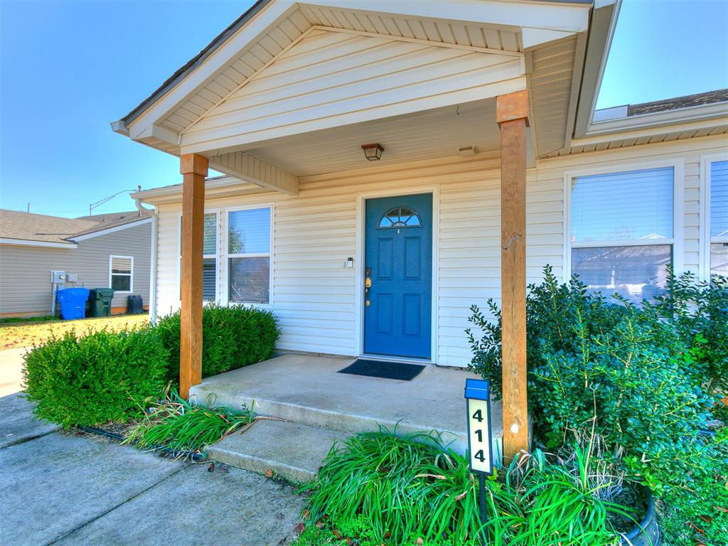 Welcome to 414 English Elm Lane in Norman, OK! This well-maintained 2-bedroom, 2-bathroom home offers comfortable living in a convenient and desirable location. The thoughtfully designed floor plan provides spacious living areas, ample natural light, and a welcoming atmosphere throughout. The kitchen offers plenty of cabinet and counter space, making it both functional and inviting for everyday living. Each bedroom is generously sized, and the two full bathrooms provide added convenience and privacy. Located in Norman, this home offers easy access to local shopping, dining, entertainment, and major roadways while maintaining the comfort of a residential neighborhood. Don't miss your opportunity to make this charming home yours. Contact us today to schedule a showing!