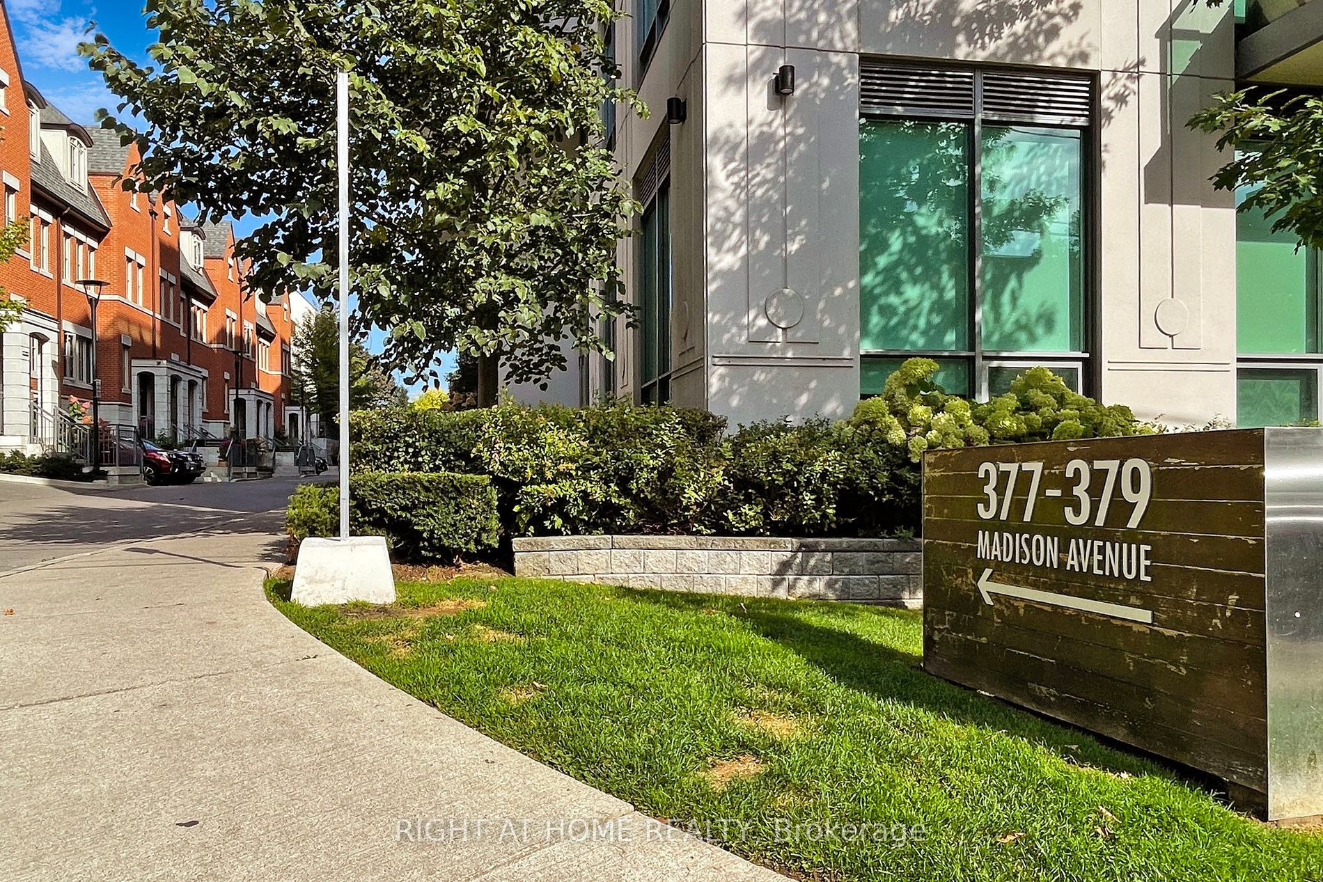 377 Madison Ave 207