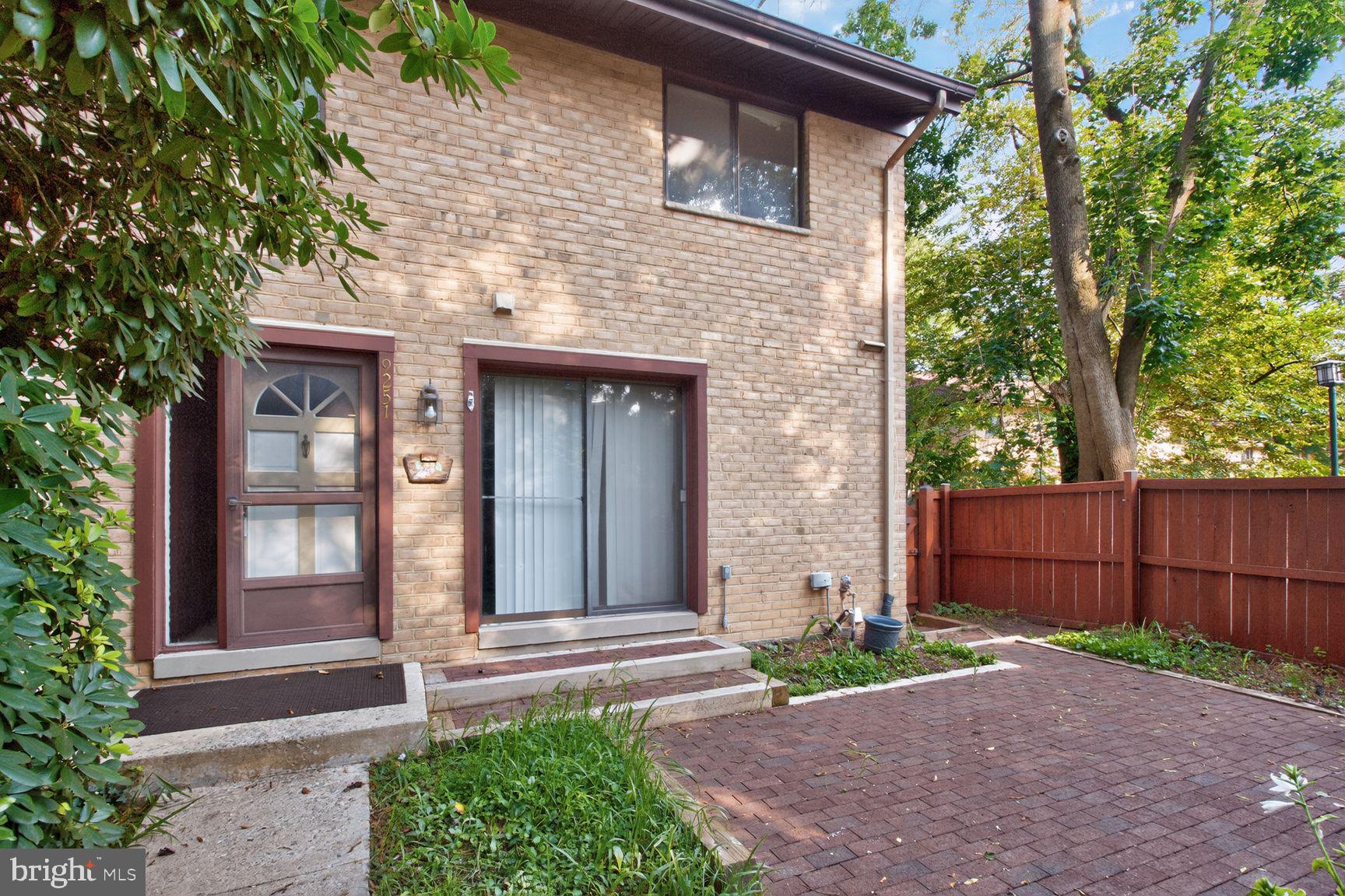 9251 Hobnail Court