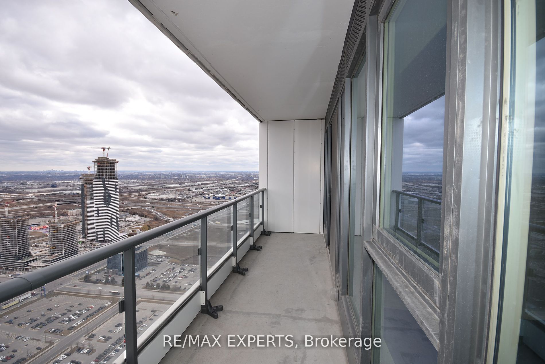 5 Buttermill Ave 5905