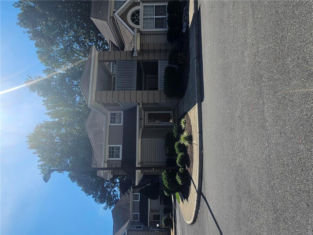 315 Gainsborough Square