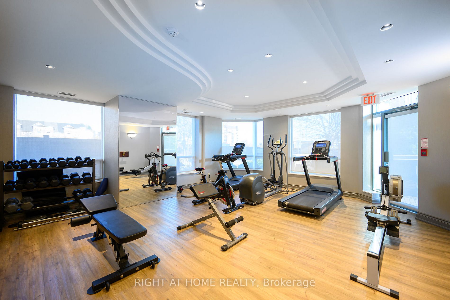 190 Manitoba St 805