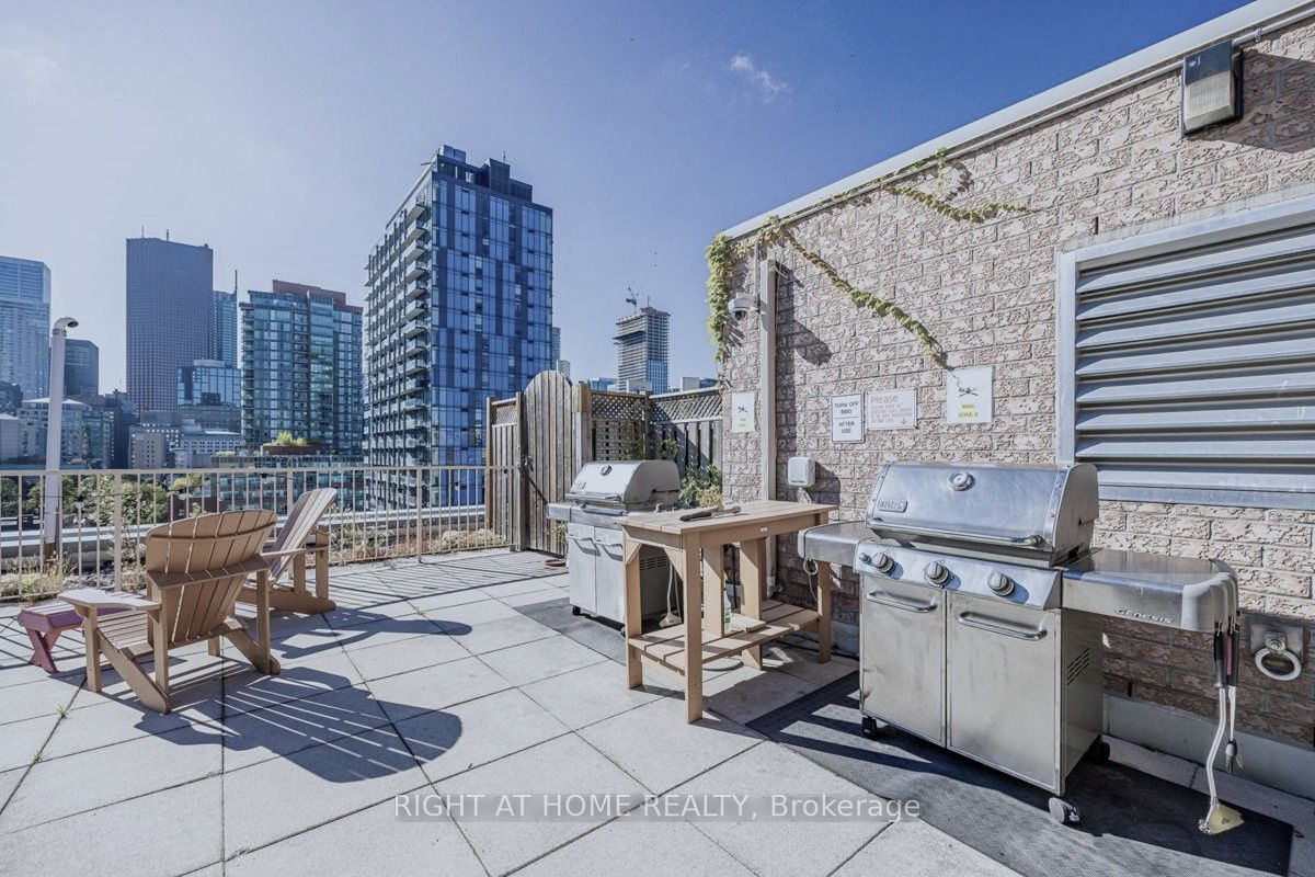 330 E Adelaide St 803