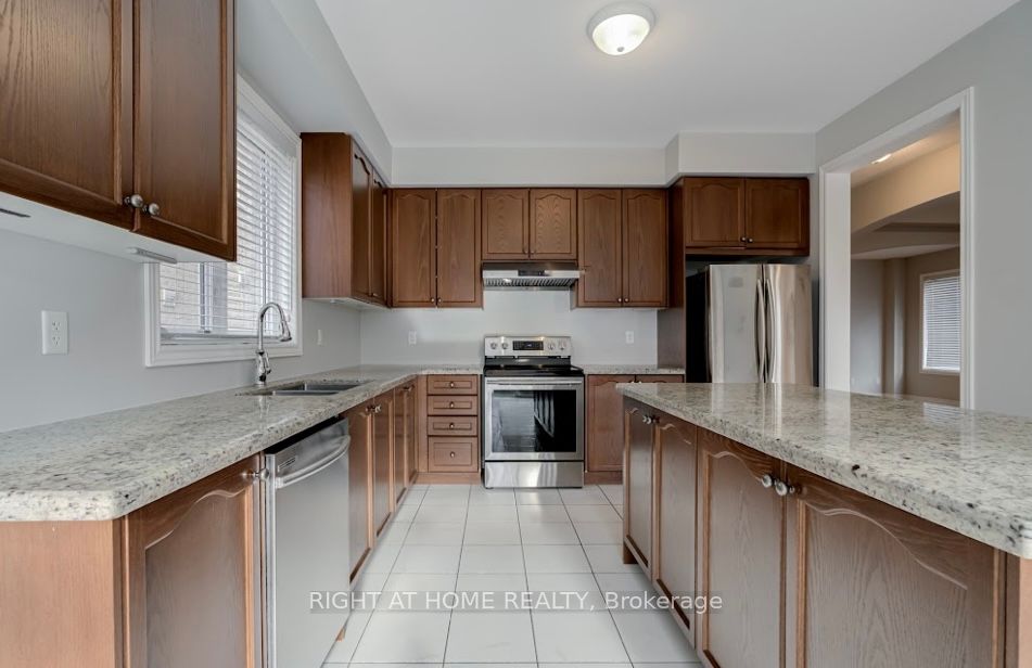 961 Greenhill Ave