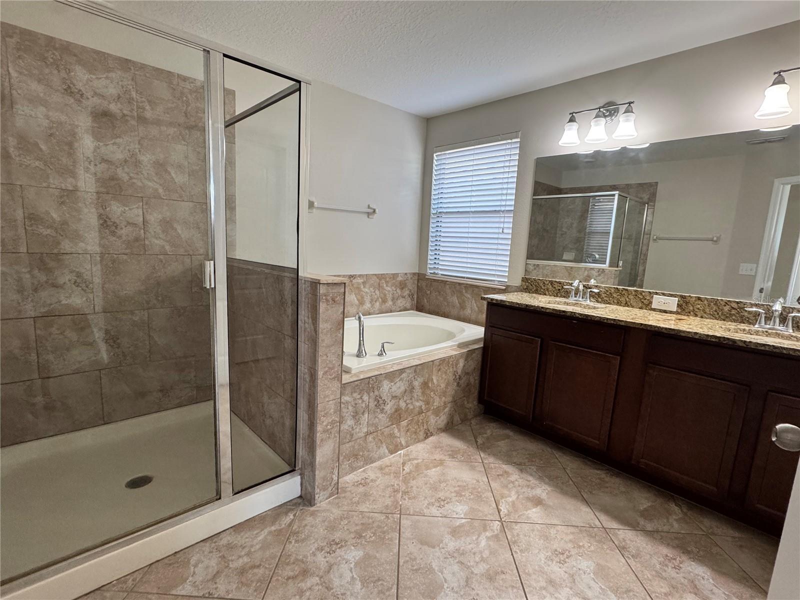 2711 Garden Falls Drive