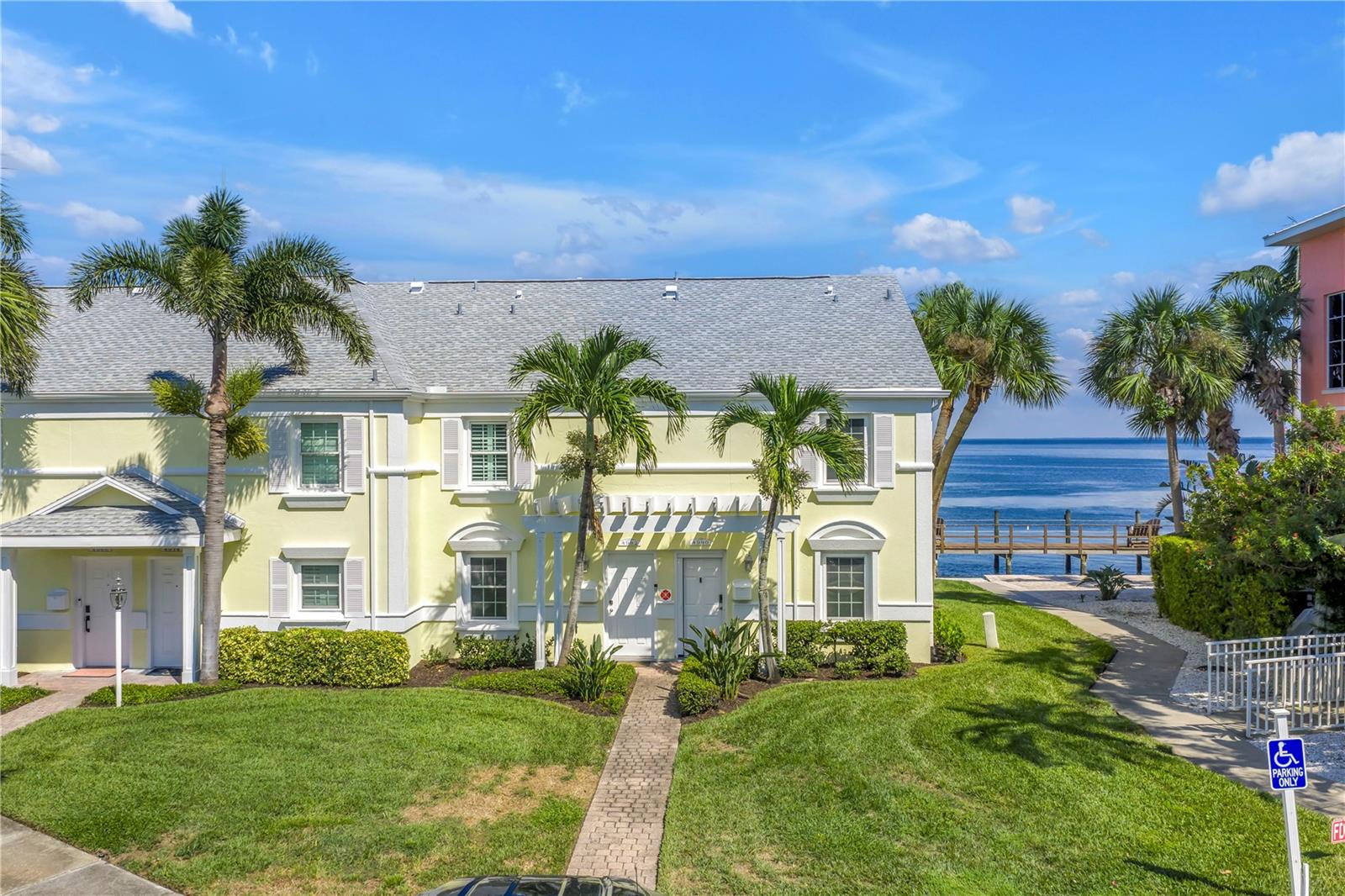 4982 Coquina Key Drive SE