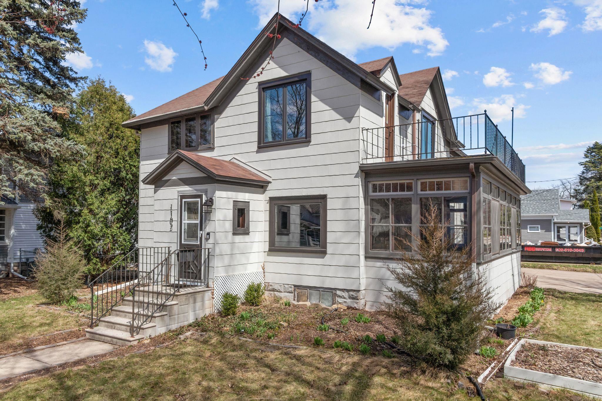 1102 N Division Street